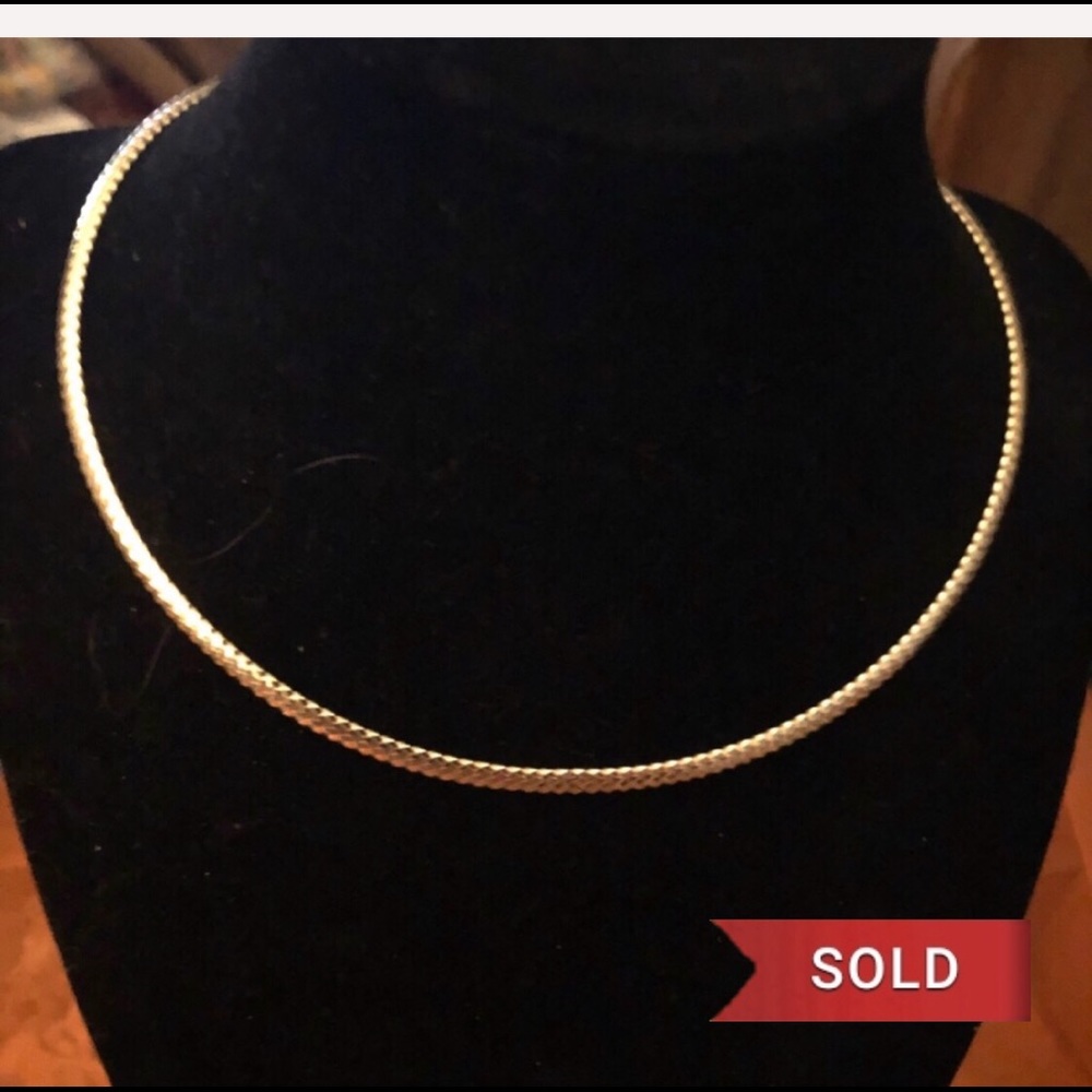 ❤️sold❤️10k gold omega necklace